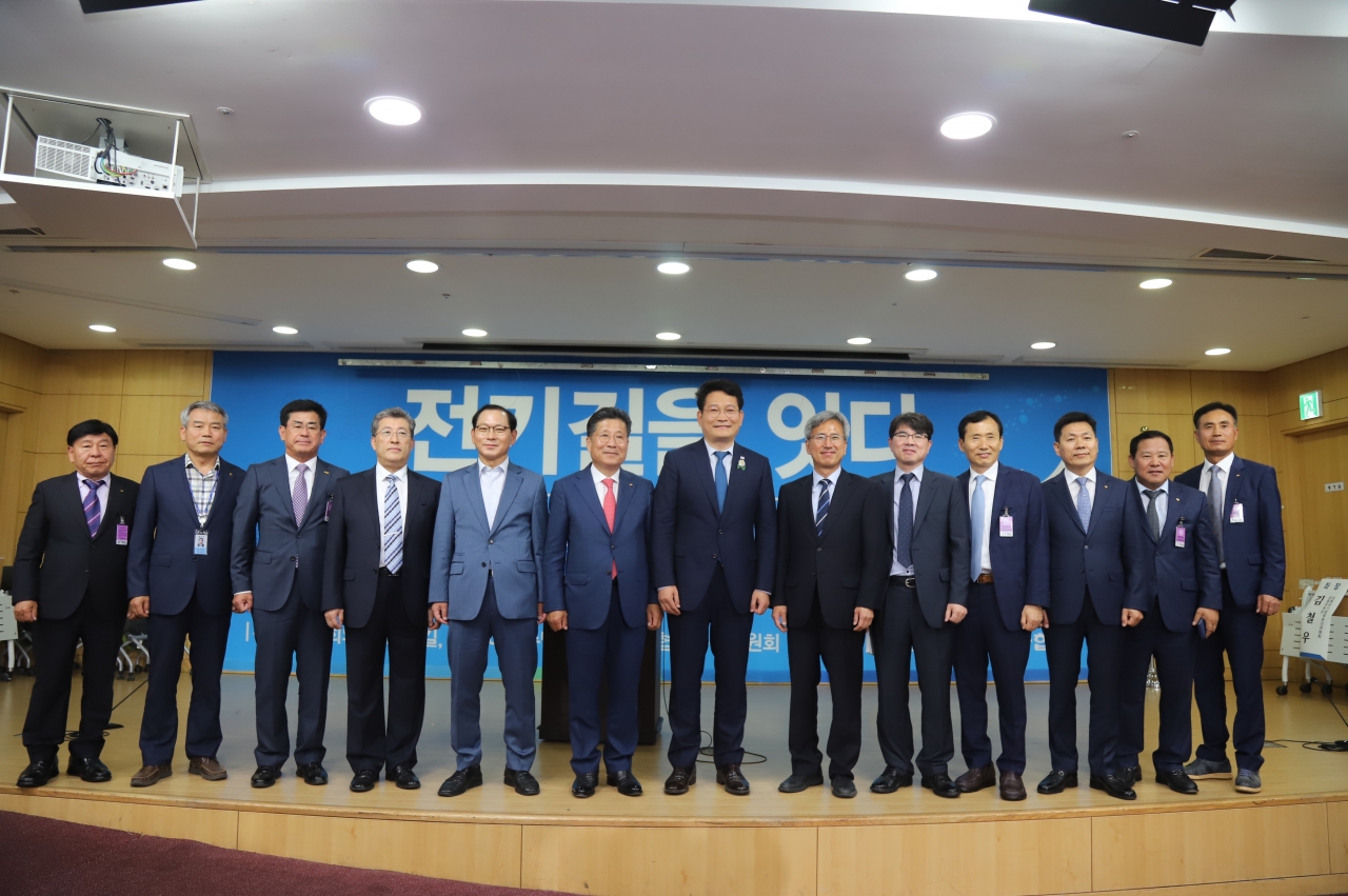 한국전기공사협회는 5월 16일 송영길 의원을 초청한 가운데 국회에서 '남북경협시대 전기계의 역할'이란 세미나를 개최했다.
