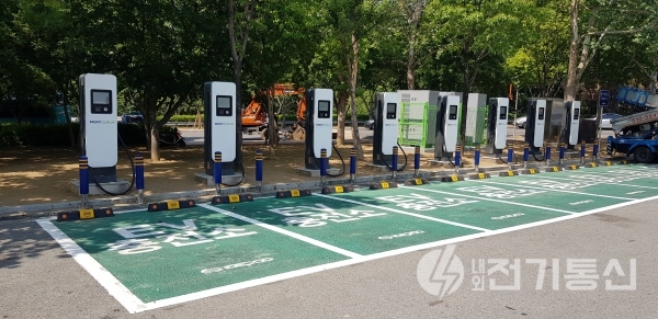 대구광역시 달서구에 위치한 '두류공원'의 전기차 충전소. ⓒ사진제공 = 한국전력공사