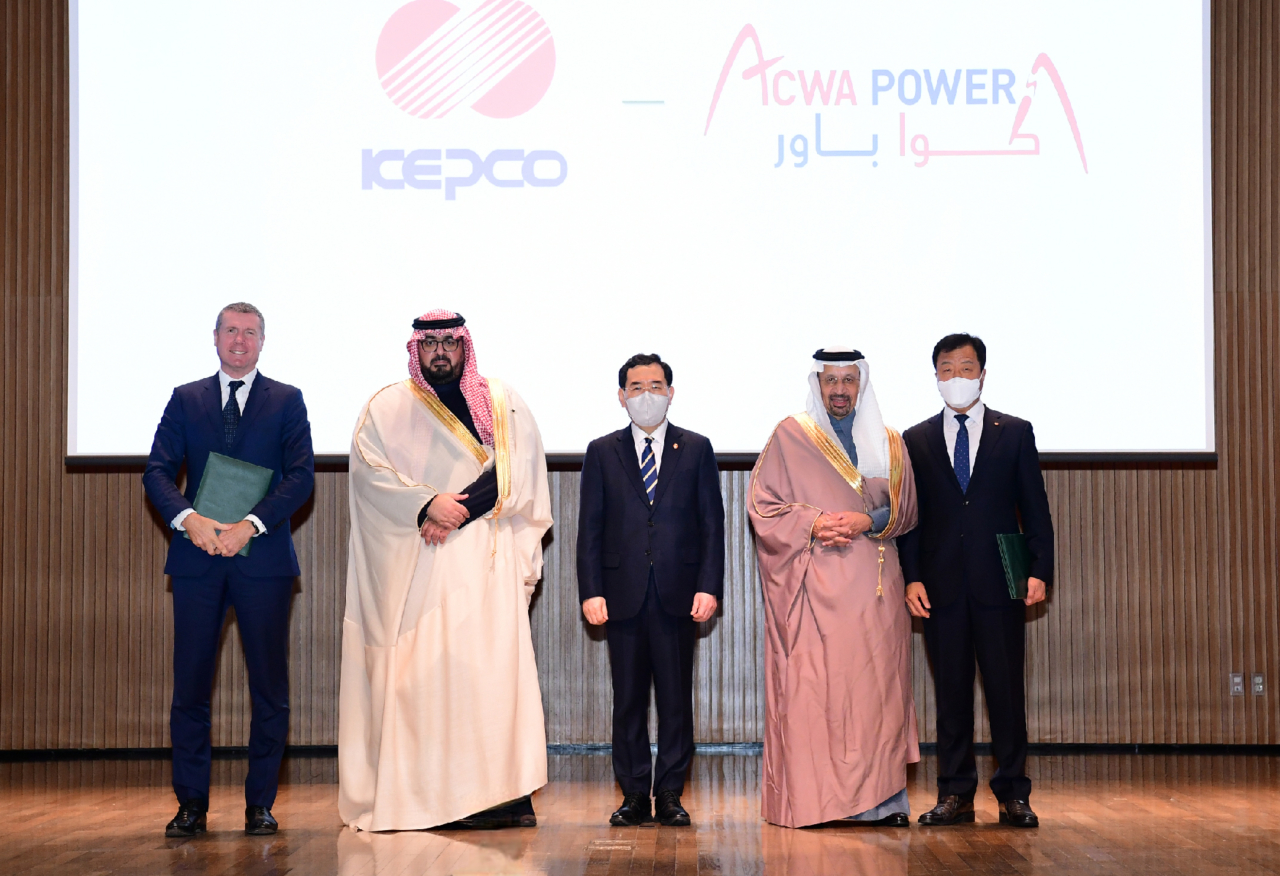 한국전력은 17일 대한상공회의소에서 ACWA Power(회장, MohammadAbunayyan)와 그린 수소·암모니아 사업개발을 위한 협력계약(Cooperation Agreement)을 체결했다.   사진 = 한전